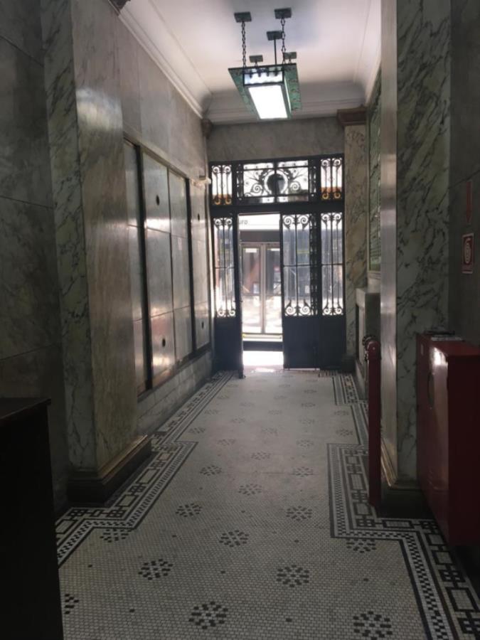 EXTRAJUDICIAL Sala comercial na Sé, localizado em São Paulo - SP