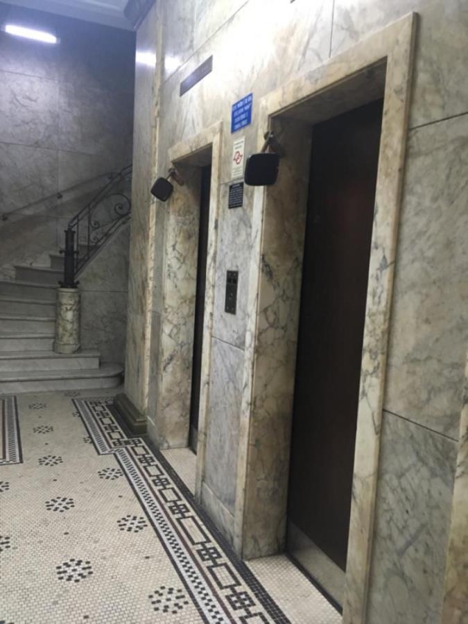EXTRAJUDICIAL Sala comercial na Sé, localizado em São Paulo - SP