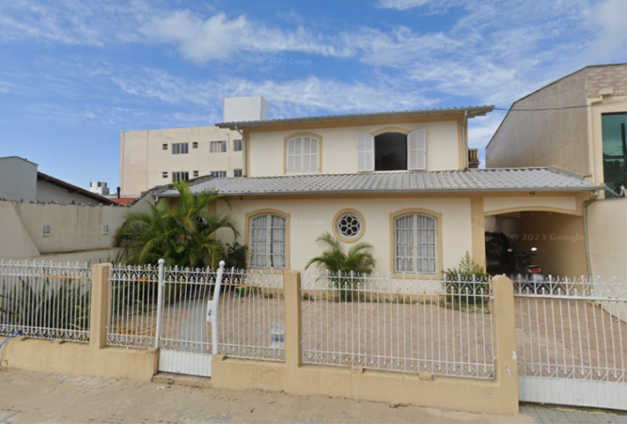 EXTRAJUDICIAL Leilão de Casa em Alvenaria, cidade de Laguna/SC, localizado em Laguna - SC