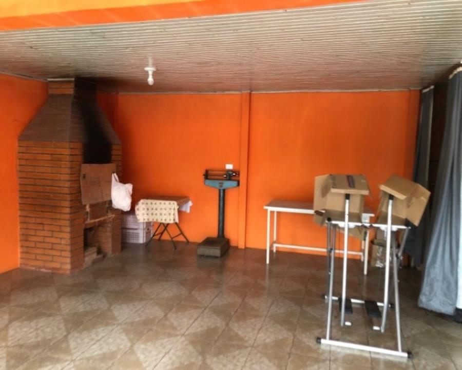 EXTRAJUDICIAL Leilão de Casa com 200m² de área construída em Curitiba/PR, localizado em Curitiba - PR, bairro Uberaba