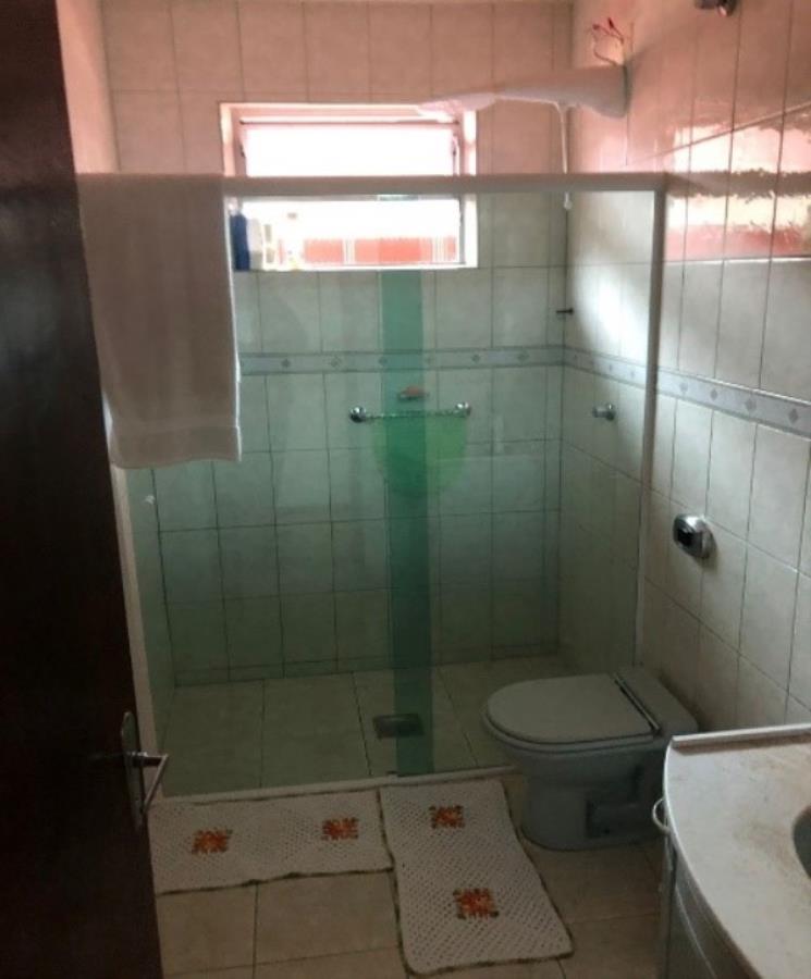 EXTRAJUDICIAL Leilão de Casa com 200m² de área construída em Curitiba/PR, localizado em Curitiba - PR, bairro Uberaba