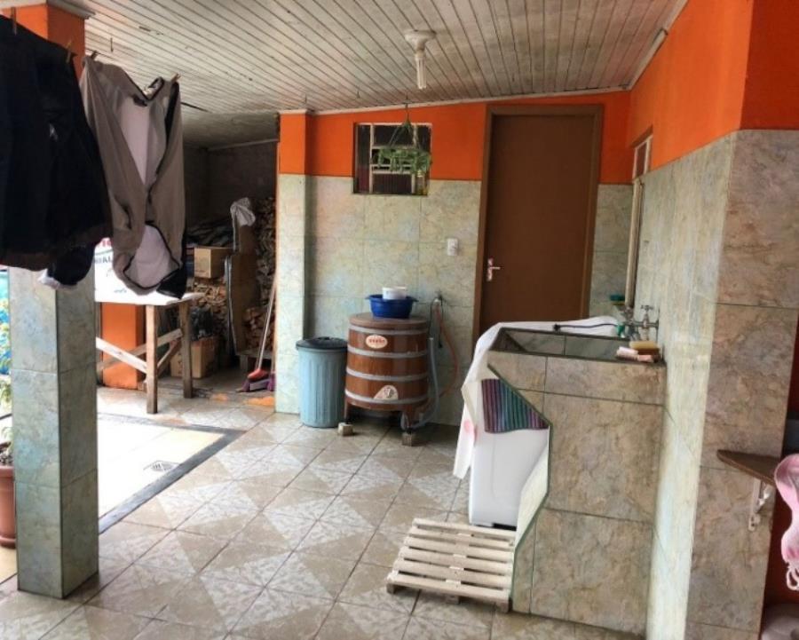 EXTRAJUDICIAL Leilão de Casa com 200m² de área construída em Curitiba/PR, localizado em Curitiba - PR, bairro Uberaba