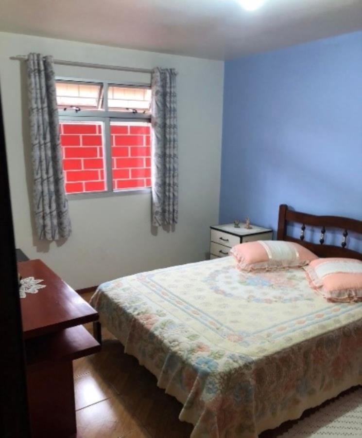 EXTRAJUDICIAL Leilão de Casa com 200m² de área construída em Curitiba/PR, localizado em Curitiba - PR, bairro Uberaba